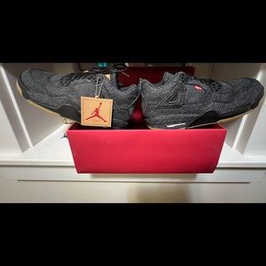 Jordan 4 Levi’s, size 7 youth. original box (box slightly scuffed)